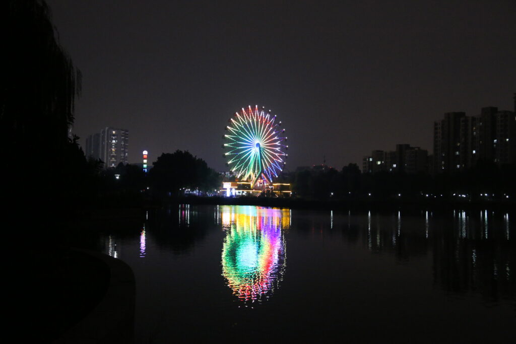 水上公园的摩天轮